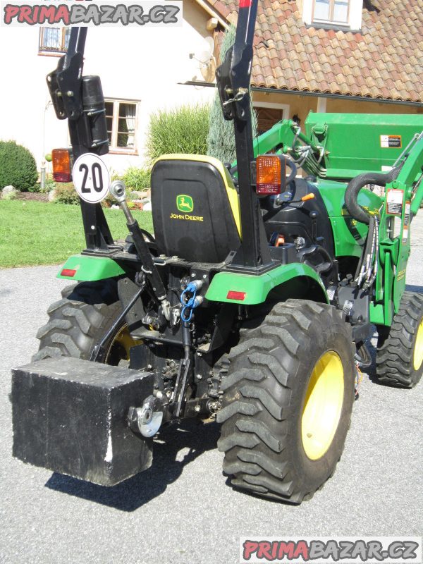 John Deere 2320 traktor s příslušenstvím