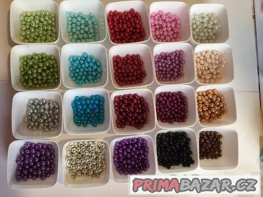 Korálky - perličky - menší - různé barvy - 20 ks - 10,-Kč