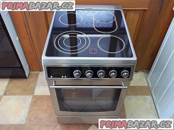 Sporák sklokeramický GORENJE šíře 50 cm nerez displej horkovzduch