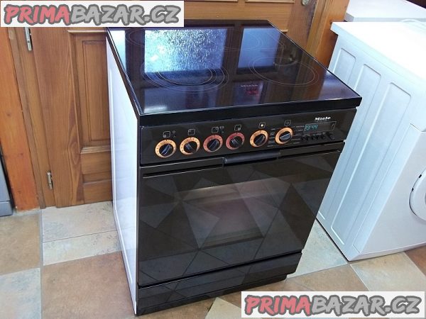 Sporák sklokeramický MIELE šíře 60 cm hnědý horkovzduch