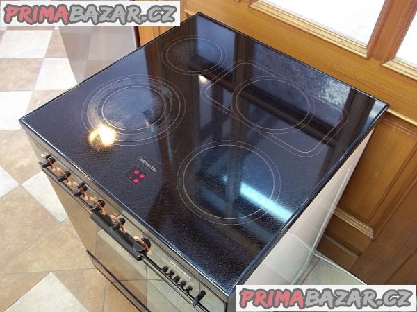 Sporák sklokeramický MIELE šíře 60 cm hnědý horkovzduch