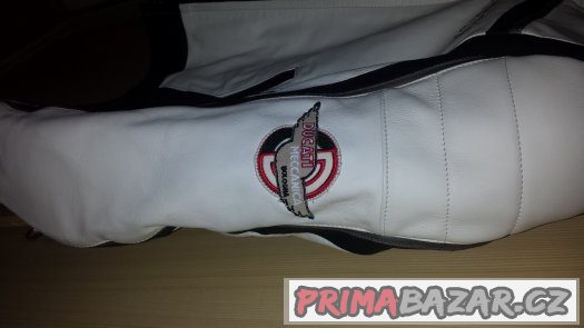 Kožená moto bunda dámská Ducati Dainese vel. 44 téměř nová Kožená moto bunda dámská Ducati Dainese vel. 44 téměř nová