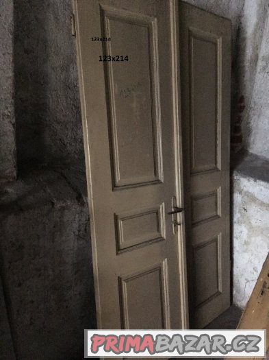 Prodám staré dveře