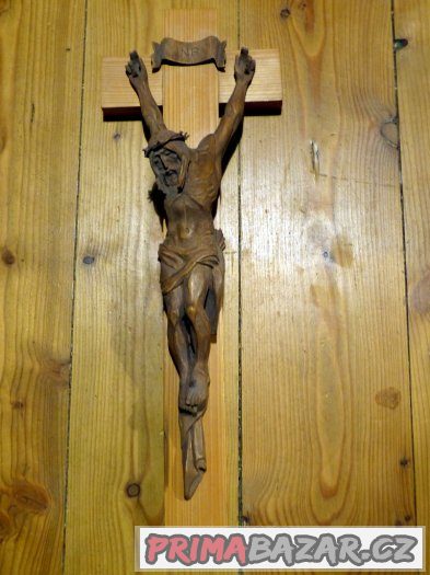 Dřevěný kříž Ježíš Kristus závěsný.