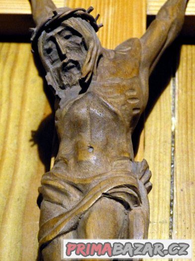 Dřevěný kříž Ježíš Kristus závěsný.
