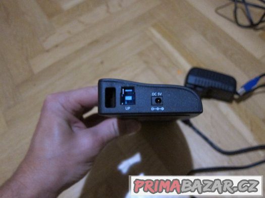 Univerzální dokovací stanice Asus, USB