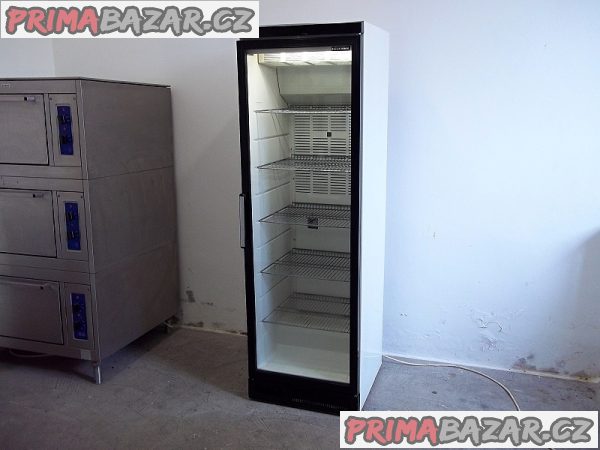Prosklená lednice chladnice vitrína HELKAMA