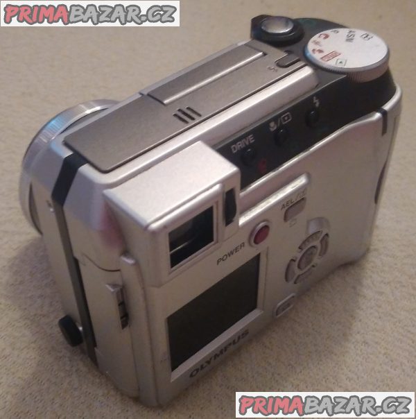 Digitální fotoaparát Olympus C-700 - k opravě nebo na náhradní díly.