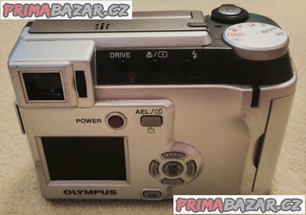 Digitální fotoaparát Olympus C-700 - k opravě nebo na náhradní díly.