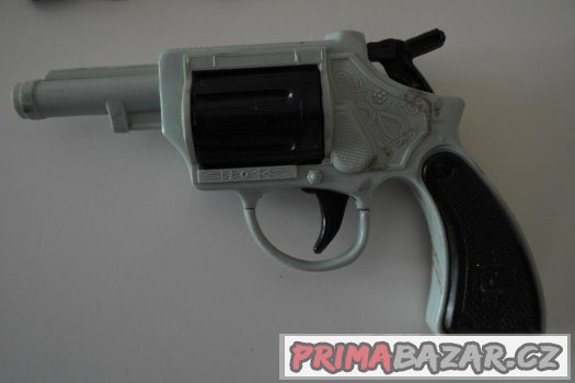 HRAČKA RETRO PISTOLKA + POUZDRO S VINETTOUEM