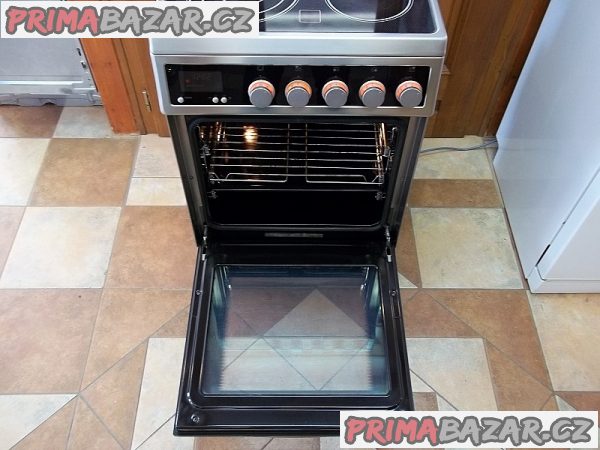 Sporák sklokeramický GORENJE šíře 50 cm nerez horkovzduch