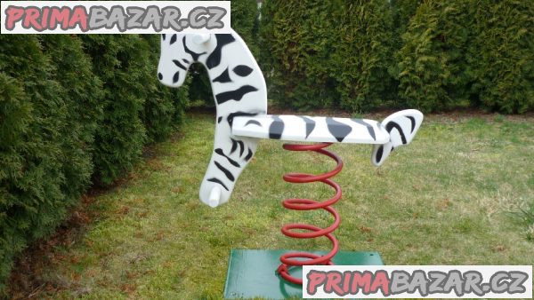 houpacka-na-pruzine-zebra