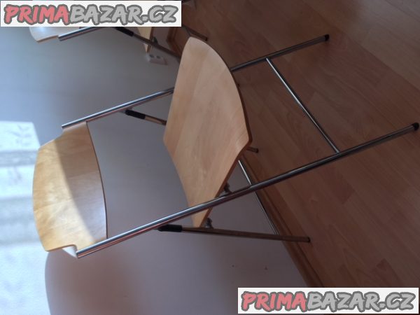 Rozkládací stůl (masiv) a 2 skládací židle