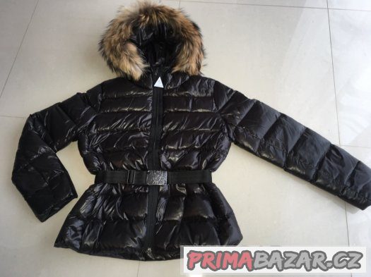 Dámská péřová bunda “Moncler”.