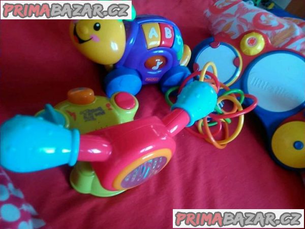 hracky-tommy-bubny-fisherprice-snecek-volant