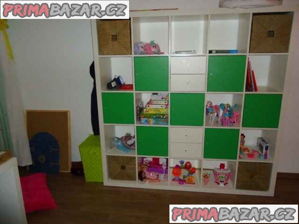 Prodám postel + policový díl Prodám postel + policový díl