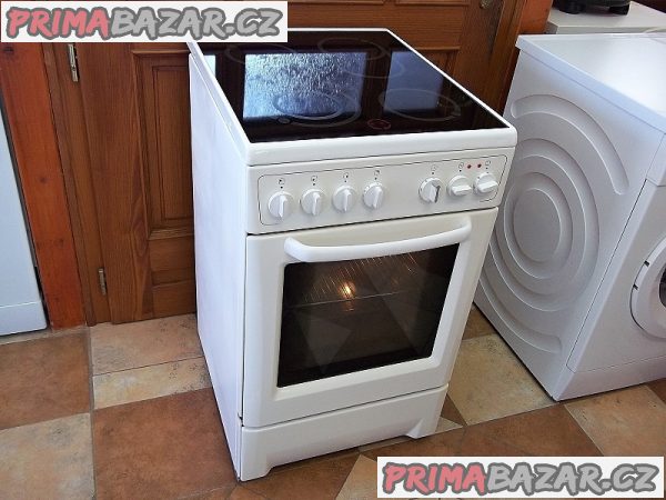 Sporák sklokeramický ELECTROLUX šíře 50 cm horkovzduch