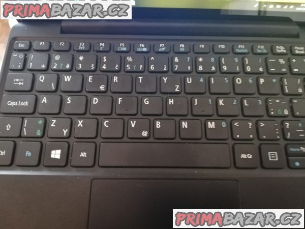Acer One S1003 kombinace tabletu a notebook 2v1