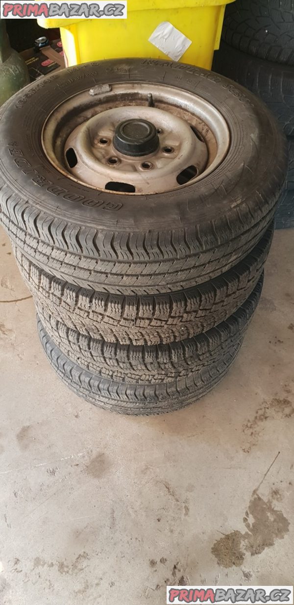 prodám plechové disky 6x139.7 5jx14 pneu 185 r14C 102/100Q