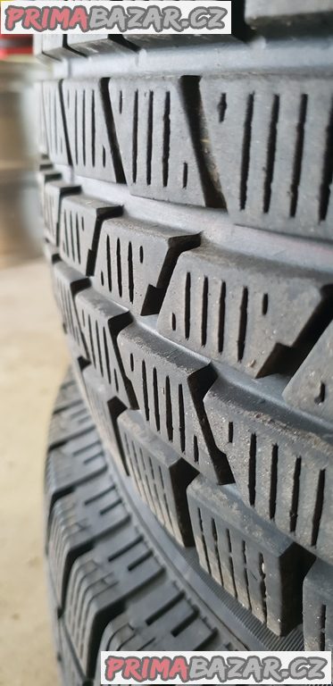 plechové disky chrysler s pneu pirelli scorpion 5x114.3 6.5jx16 et40 pneu 215/65 r16 98t plechové disky chrysler s pneu pirelli scorpion 5x114.3 6.5jx16 et40 pneu 215/65 r16 98t