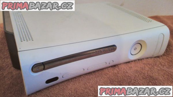 Xbox 360 s 20 GB HDD - v perfektním stavu!!!