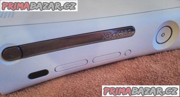 Xbox 360 s 20 GB HDD - v perfektním stavu!!!