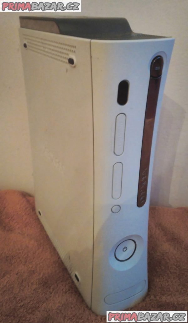 Xbox 360 s 20 GB HDD - v perfektním stavu!!!