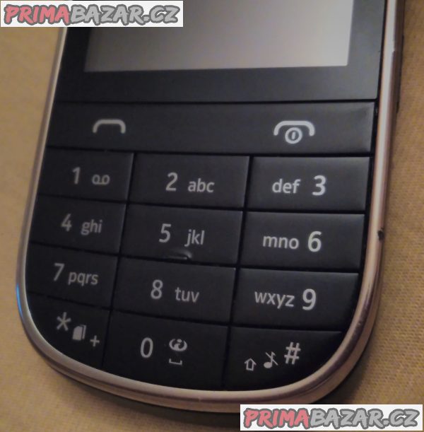 Nokia Asha 202 - vzhled jako nový, ale k opravě nebo na náhradní díly!!!