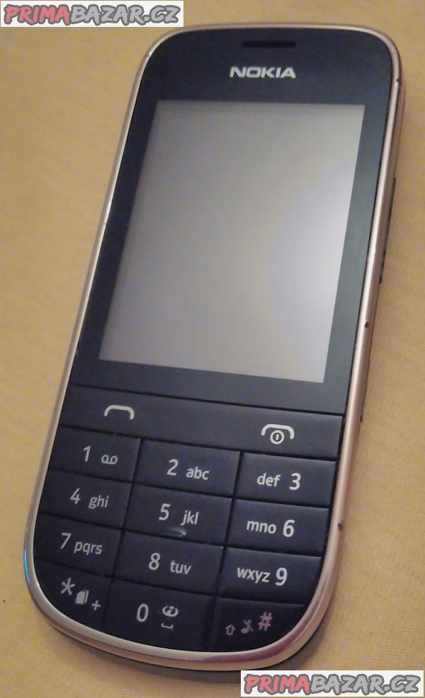Nokia Asha 202 - vzhled jako nový, ale k opravě nebo na náhradní díly!!!