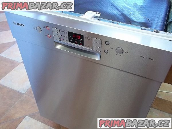 Myčka nádobí BOSCH SMU59M05EU nerez tři koše Myčka nádobí BOSCH SMU59M05EU nerez tři koše