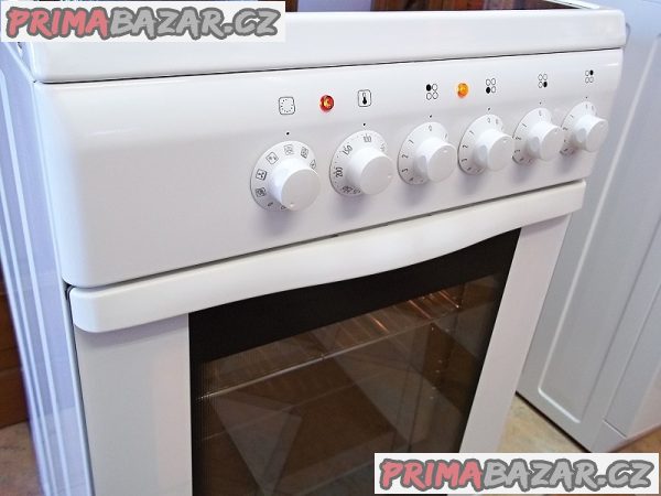 Sporák sklokeramický GORENJE šíře 50 cm horkovzduch