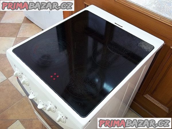 Sporák sklokeramický GORENJE - šíře 50 cm horkovzduch