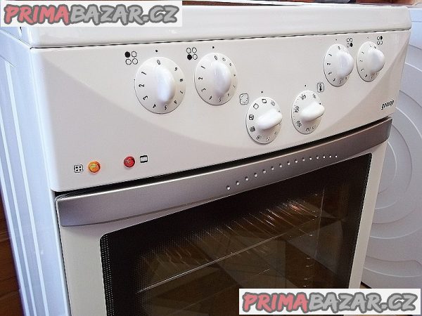 Sporák sklokeramický GORENJE - šíře 50 cm horkovzduch