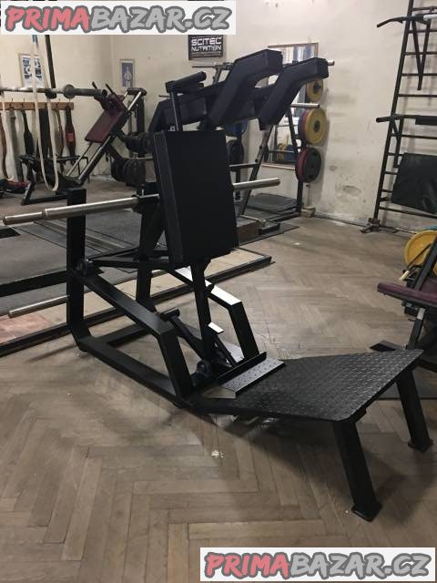 Fitness stroje V - squat machine