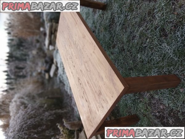 Jídelní stoly z dubové podlahy
