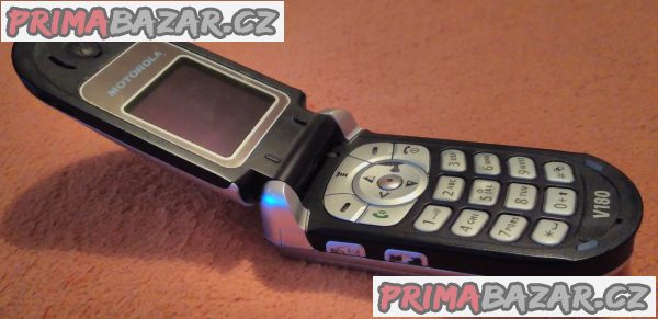 Výklopná Motorola V180 - k opravě nebo na náhradní díly!!! Výklopná Motorola V180 - k opravě nebo na náhradní díly!!!