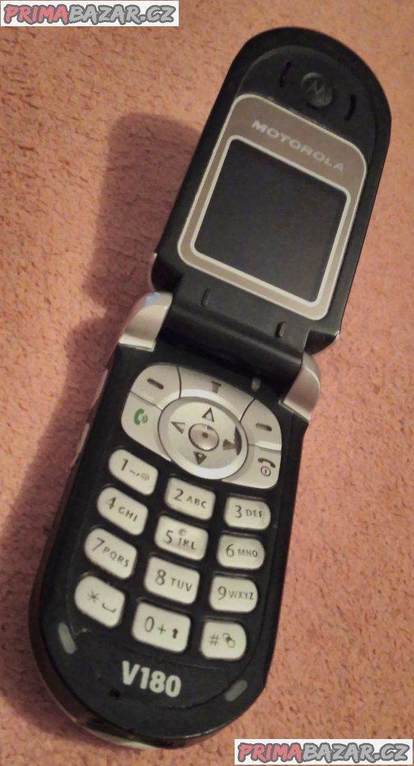 Výklopná Motorola V180 - k opravě nebo na náhradní díly!!! Výklopná Motorola V180 - k opravě nebo na náhradní díly!!!