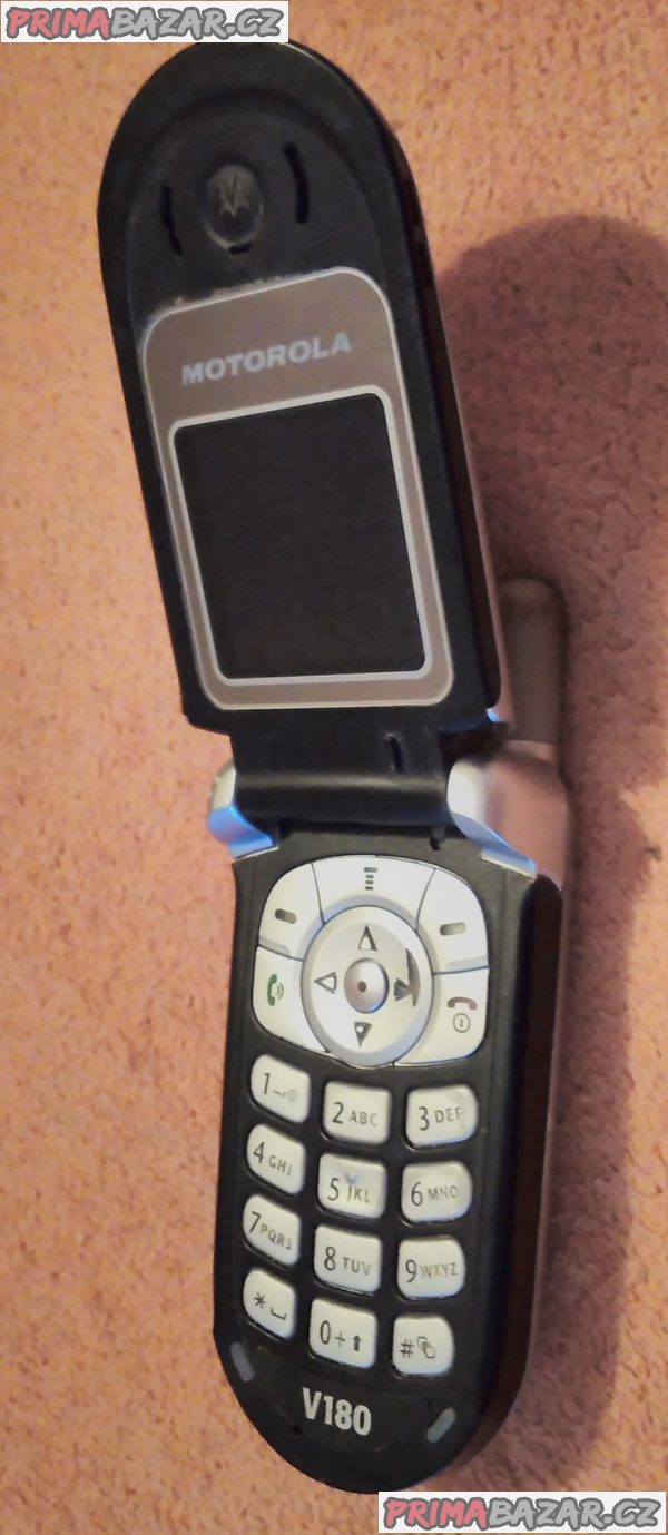 Výklopná Motorola V180 - k opravě nebo na náhradní díly!!! Výklopná Motorola V180 - k opravě nebo na náhradní díly!!!
