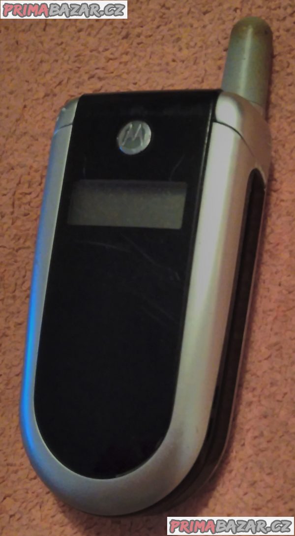 Výklopná Motorola V180 - k opravě nebo na náhradní díly!!! Výklopná Motorola V180 - k opravě nebo na náhradní díly!!!