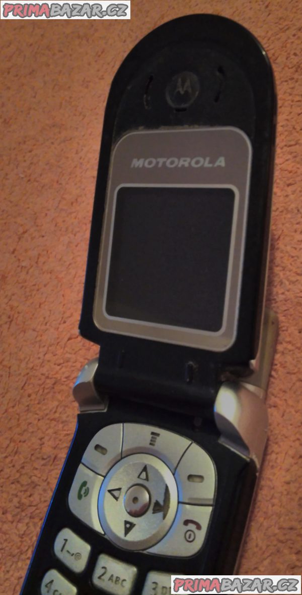 Výklopná Motorola V180 - k opravě nebo na náhradní díly!!! Výklopná Motorola V180 - k opravě nebo na náhradní díly!!!