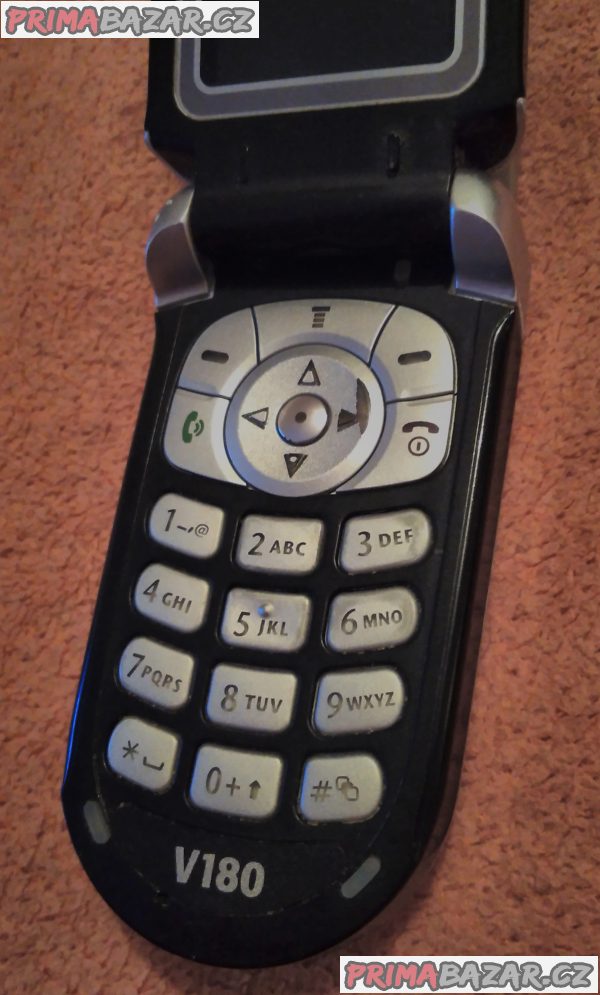 Výklopná Motorola V180 - k opravě nebo na náhradní díly!!! Výklopná Motorola V180 - k opravě nebo na náhradní díly!!!