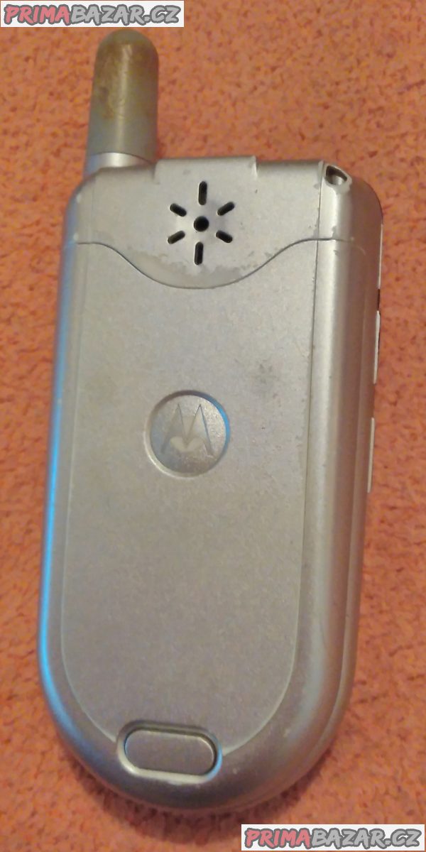 Výklopná Motorola V180 - k opravě nebo na náhradní díly!!! Výklopná Motorola V180 - k opravě nebo na náhradní díly!!!