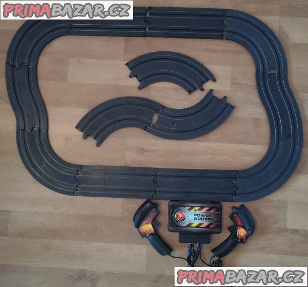 Autodráha Jysk Pure Racing - kompletní, ale bez autíček. Autodráha Jysk Pure Racing - kompletní, ale bez autíček.