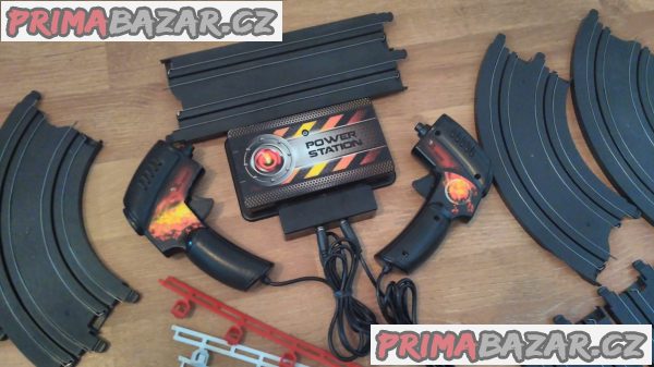 Autodráha Jysk Pure Racing - kompletní, ale bez autíček. Autodráha Jysk Pure Racing - kompletní, ale bez autíček.