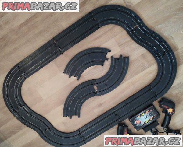 Autodráha Jysk Pure Racing - kompletní, ale bez autíček. Autodráha Jysk Pure Racing - kompletní, ale bez autíček.