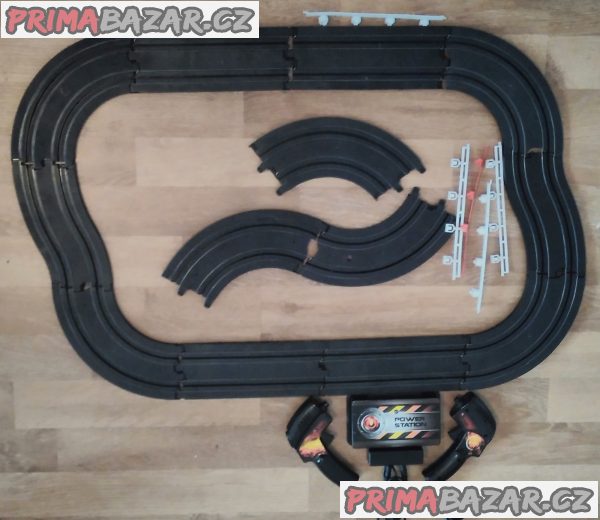 Autodráha Jysk Pure Racing - kompletní, ale bez autíček. Autodráha Jysk Pure Racing - kompletní, ale bez autíček.
