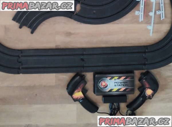 Autodráha Jysk Pure Racing - kompletní, ale bez autíček. Autodráha Jysk Pure Racing - kompletní, ale bez autíček.