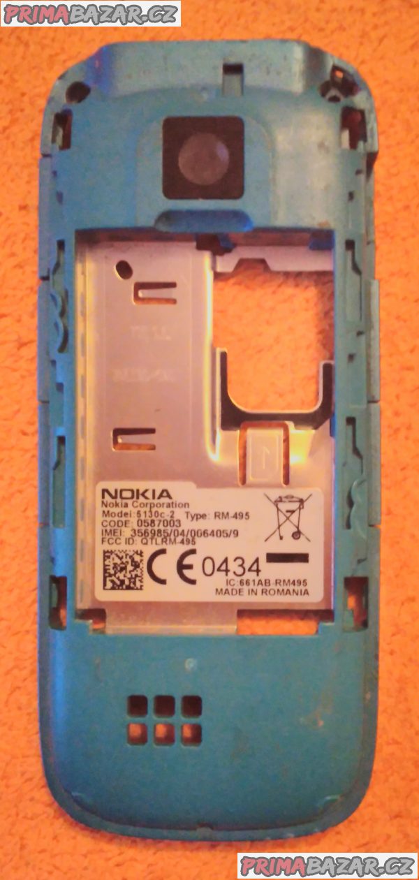 9x nové nebo zánovní kryty na mobilní telefony Nokia.