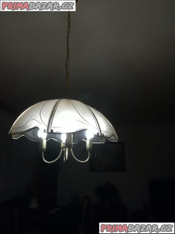 závěsná svítidla a stojací lampa