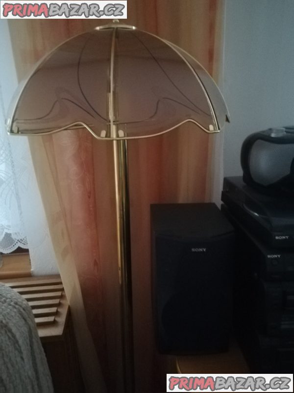 závěsná svítidla a stojací lampa